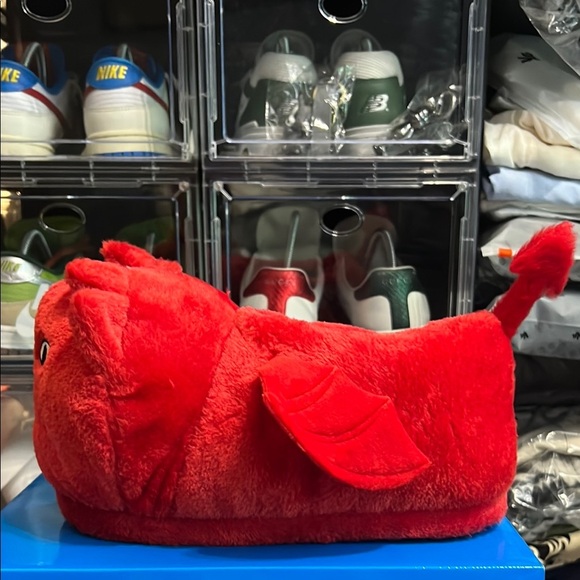 LORD DEVIL PLUSH SLIPPERS (RED)
SIZE: S/M - 4-8 - Picture 2 of 12